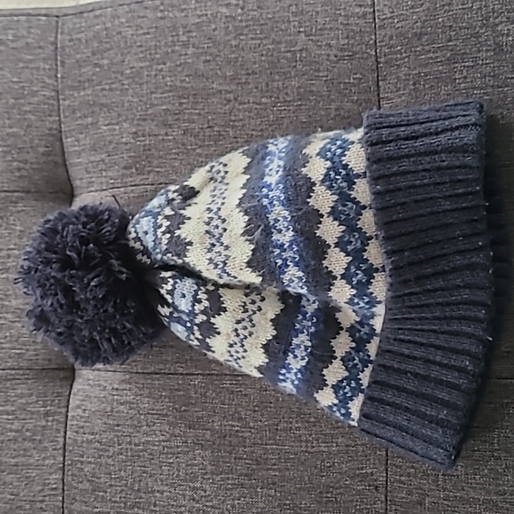 Boys pom pom hat - Picture 2 of 3